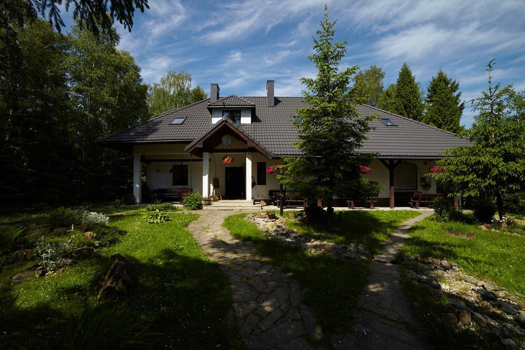 Stylowy Zajazd Pod Czarnym Kogutem Czarna  Exteriör bild