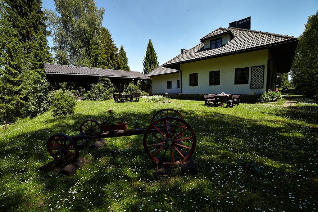 Stylowy Zajazd Pod Czarnym Kogutem Czarna  Exteriör bild