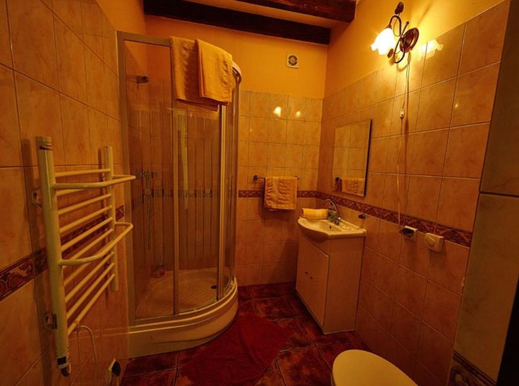 Stylowy Zajazd Pod Czarnym Kogutem Czarna  Rum bild